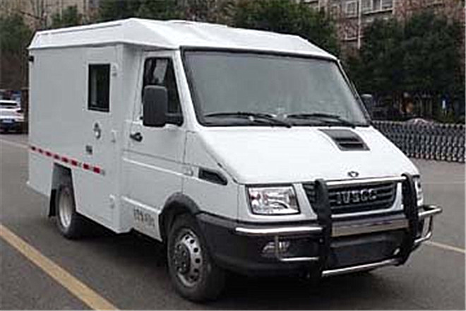 FAW TRUCKS Debuts J7 and Tiger 6G