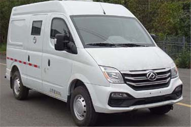 FAW TRUCKS Debuts J7 and Tiger 6G