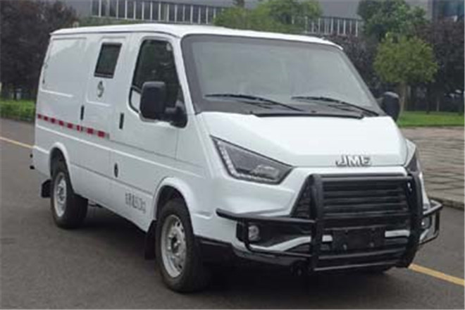 FAW TRUCKS Debuts J7 and Tiger 6G