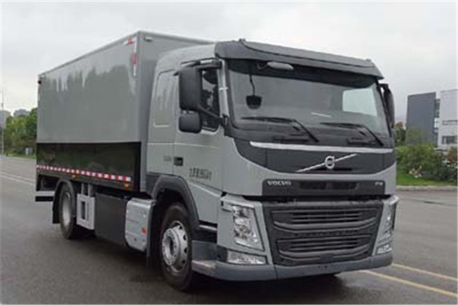 FAW TRUCKS Debuts J7 and Tiger 6G