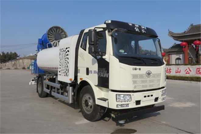 FAW TRUCKS Debuts J7 and Tiger 6G