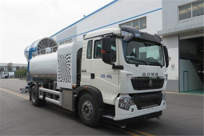 FAW TRUCKS Debuts J7 and Tiger 6G