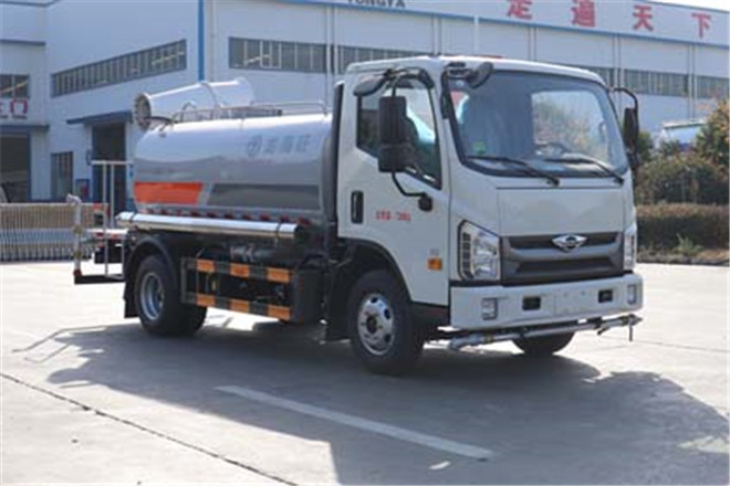 FAW TRUCKS Debuts J7 and Tiger 6G