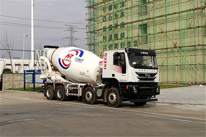 FAW TRUCKS Debuts J7 and Tiger 6G