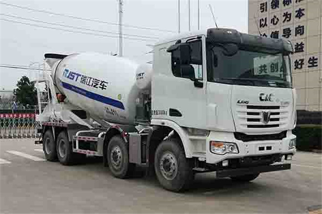 FAW TRUCKS Debuts J7 and Tiger 6G