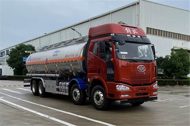 FAW TRUCKS Debuts J7 and Tiger 6G