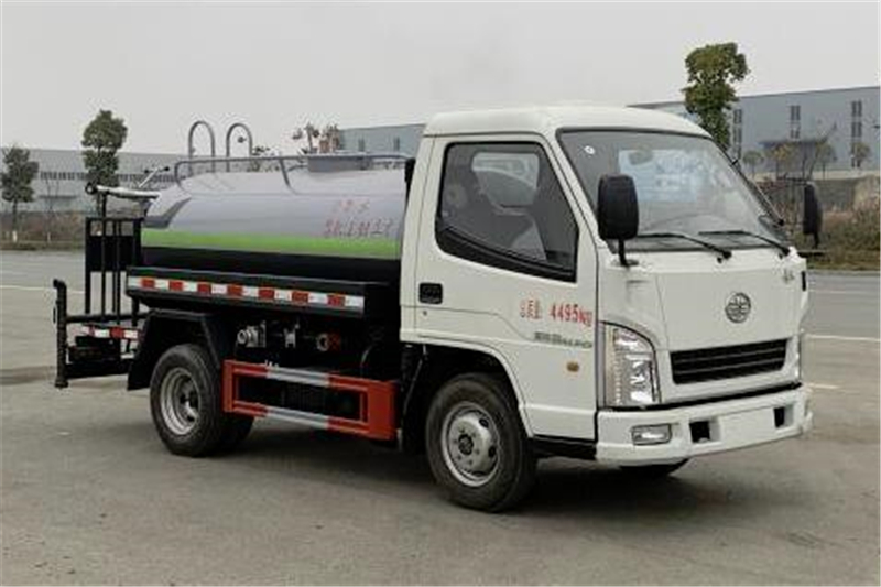FAW TRUCKS Debuts J7 and Tiger 6G